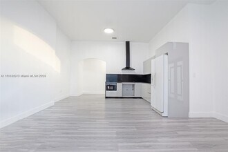 13285 NW 11th St in Miami, FL - Building Photo - Building Photo