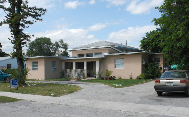 2719 Lincoln St in Hollywood, FL - Building Photo - Building Photo