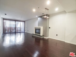 520 S Kingsley Dr-Unit -203 in Los Angeles, CA - Building Photo - Building Photo