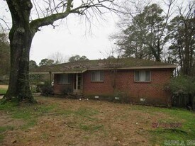 89 Broadmoor Dr in Little Rock, AR - Building Photo