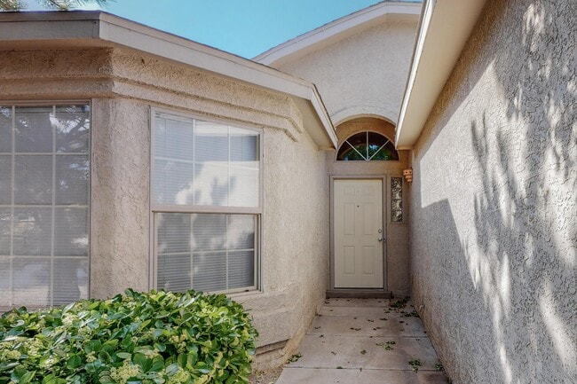 745 Valley Meadows Dr in Rio Rancho, NM - Building Photo - Building Photo