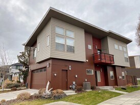 185 Eagle Crest Dr in The Dalles, OR - Building Photo