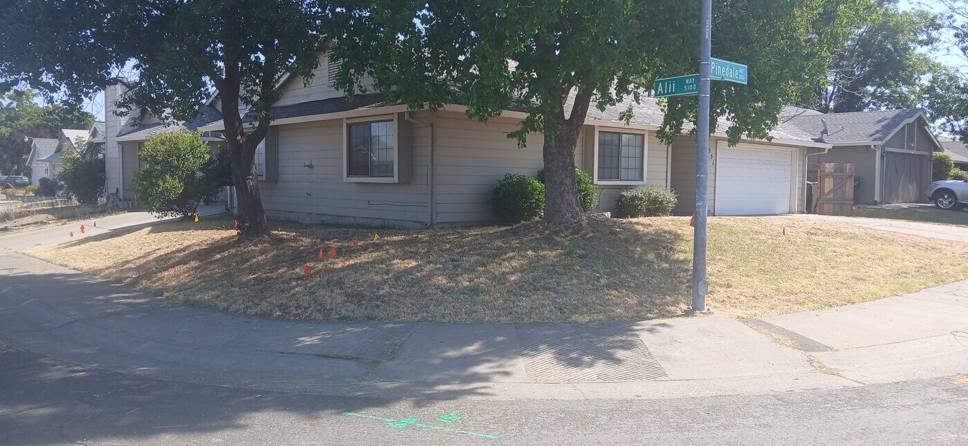 351 Pinedale Ave in Sacramento, CA - Building Photo