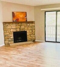 8225 Fairmount Dr, Unit 6-207 in Denver, CO - Building Photo - Building Photo