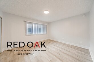 18545 Clark St, Unit 111 in Los Angeles, CA - Building Photo - Building Photo