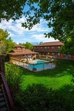 FREE UTILITIES!! GREAT VIBES!! in Albuquerque, NM - Building Photo - Building Photo