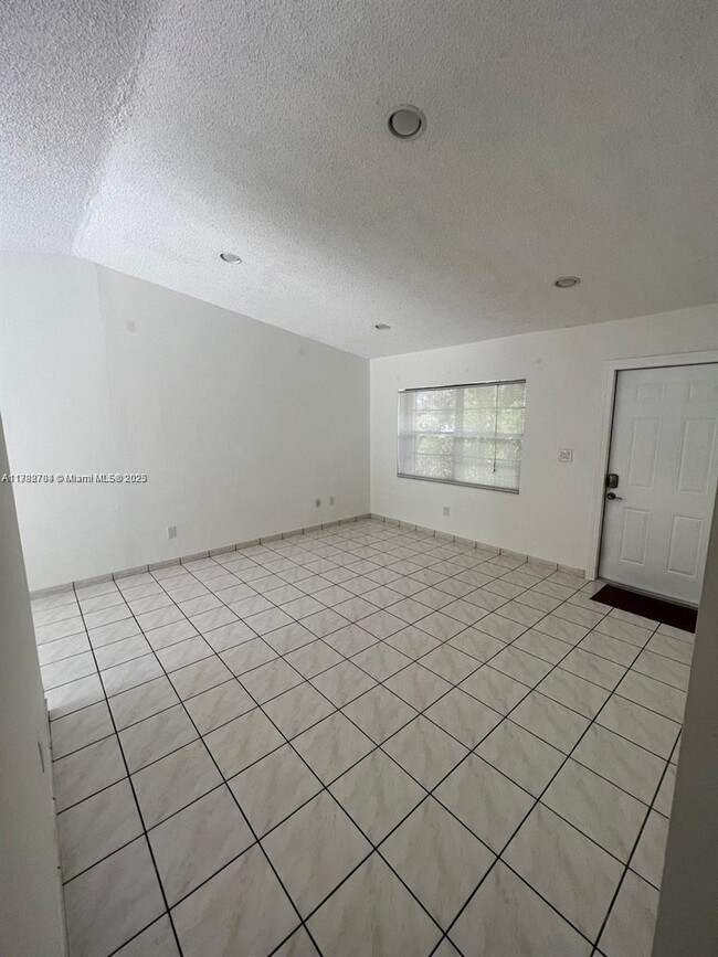 4317 SW 136th Pl in Miami, FL - Building Photo - Building Photo
