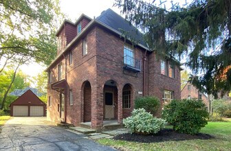 15388 Glynn Rd in East Cleveland, OH - Foto de edificio - Building Photo