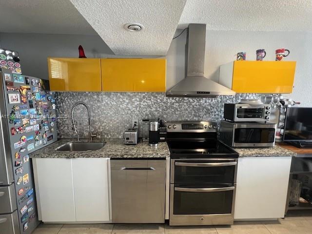 3000 Marcos Dr in Aventura, FL - Building Photo