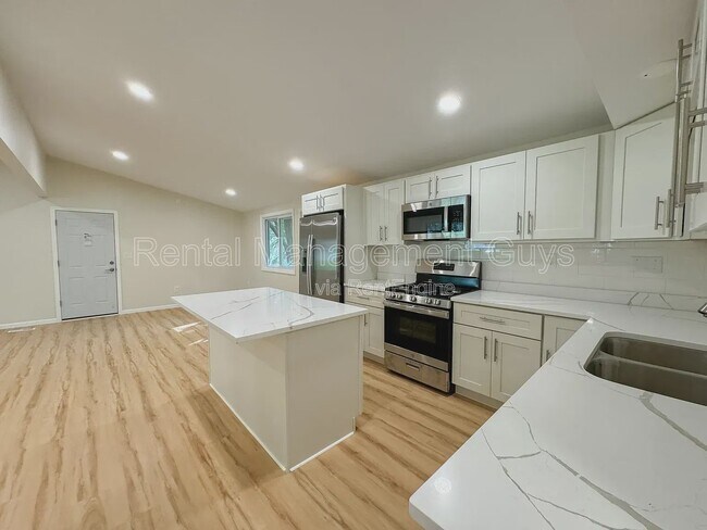 835 Minnesota Ln in Plymouth, MN - Building Photo - Building Photo