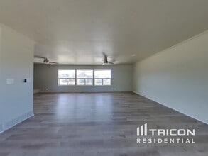 205 E 1600 N St in Orem, UT - Foto de edificio - Building Photo