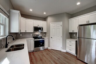524 Catalina Ct in Jonesborough, TN - Foto de edificio - Building Photo