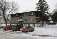 3940 Restwood Rd in Lexington, MN - Foto de edificio - Building Photo