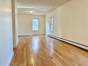 18 Union St, Unit 2 in Reading, MA - Building Photo - Building Photo