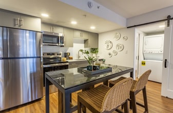 The Quinn Apartments in Phoenix, AZ - Foto de edificio - Building Photo