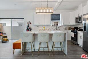 9109 N Nilo Ln in Los Angeles, CA - Building Photo