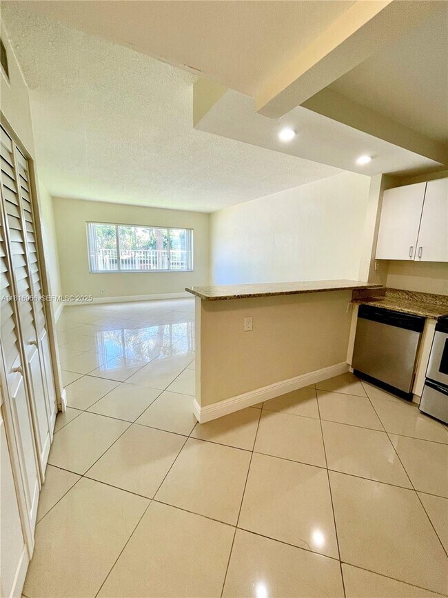 251 SE 6th Ave in Pompano Beach, FL - Building Photo - Building Photo