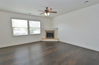 2047 S Ice Bear Way in Meridian, ID - Building Photo - Building Photo