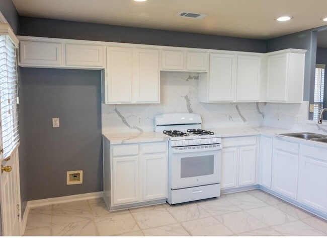 property at 5714 Turner Oaks