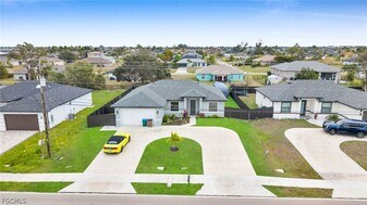 221 Chiquita Blvd N in Cape Coral, FL - Building Photo