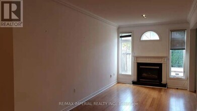 25 Ruby Crescent in Richmond Hill, ON - Building Photo - Building Photo