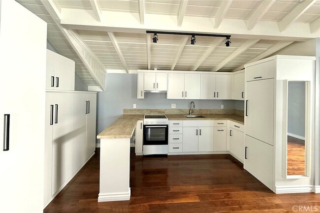 216 1/2 Marine Ave, Unit 02-01 in Newport Beach, CA - Building Photo - Building Photo