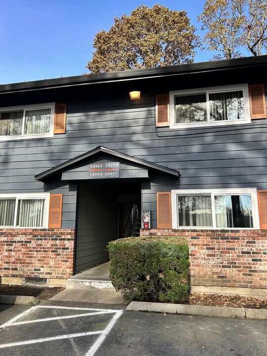 Parkbrook Apartment Homes in Beaverton, OR - Building Photo
