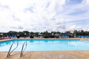 Lakes Of Greenbrier in Chesapeake, VA - Building Photo