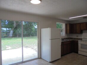 1435 Atlanta Dr in Daytona Beach, FL - Building Photo - Building Photo