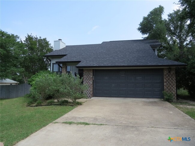 property at 8 E Shawnee Ln