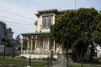 Bayside  Montessori in Alameda, CA - Foto de edificio - Building Photo