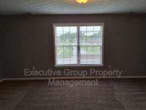 110 Hurstfield Dr in Radcliff, KY - Building Photo - Building Photo