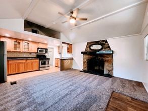 22079 Big Oak Rd in Crestline, CA - Building Photo - Building Photo