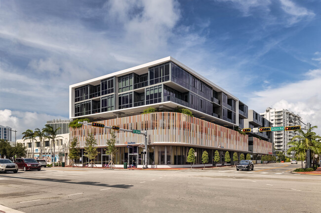 17 West in Miami Beach, FL - Building Photo - Building Photo