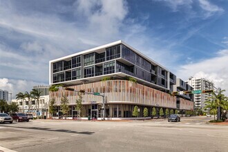 17 West in Miami Beach, FL - Foto de edificio - Building Photo
