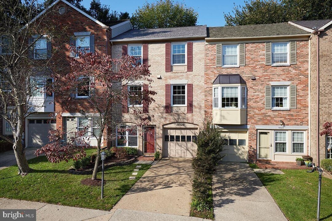10920 Pebble Run Dr in Silver Spring, MD - Foto de edificio