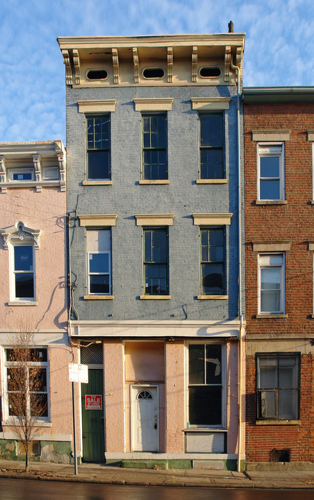 272 W McMicken Ave in Cincinnati, OH - Building Photo