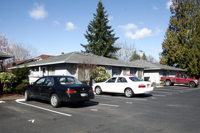 1812 18th Ave in Forest Grove, OR - Foto de edificio - Building Photo