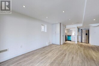 1052 Eagle Ridge Dr in Oshawa, ON - Building Photo - Building Photo