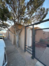 936 San Pedro Dr SE in Albuquerque, NM - Building Photo - Building Photo