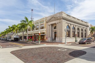 Earnhardt Building in Ft. Myers, FL - Building Photo