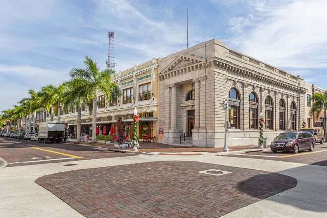 Earnhardt Building