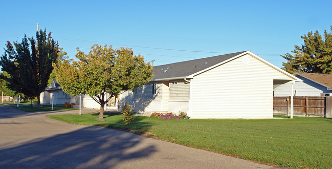 Meridian Court in Nampa, ID - Building Photo - Building Photo