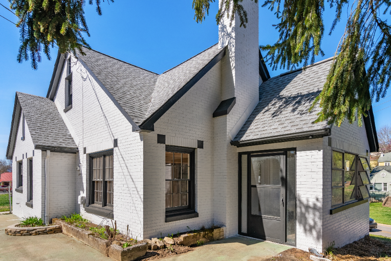 720 N Main St in Canton, NC - Building Photo