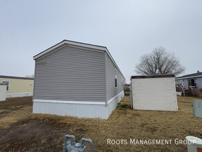 1010 Reservation Rd in Hays, KS - Foto de edificio - Building Photo