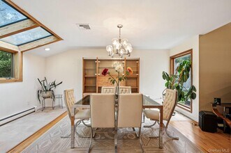 4 Ivy Pl in Shelter Island, NY - Building Photo - Building Photo