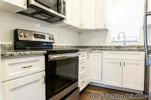 2017 Commonwealth Ave, Unit 4 in Boston, MA - Building Photo