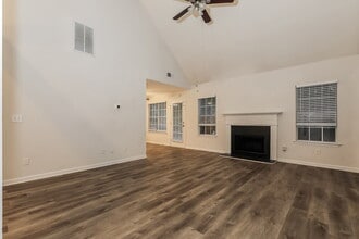 1427 Isleworth Cir in Atlanta, GA - Foto de edificio - Building Photo