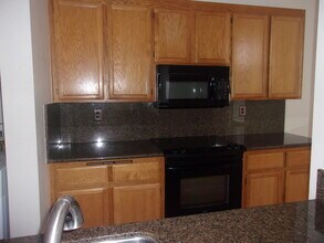 61 Manchester Dr in Fairfield, CA - Building Photo - Building Photo