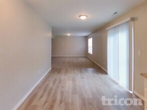 5537 Burning Tree Ct in Indianapolis, IN - Foto de edificio - Building Photo